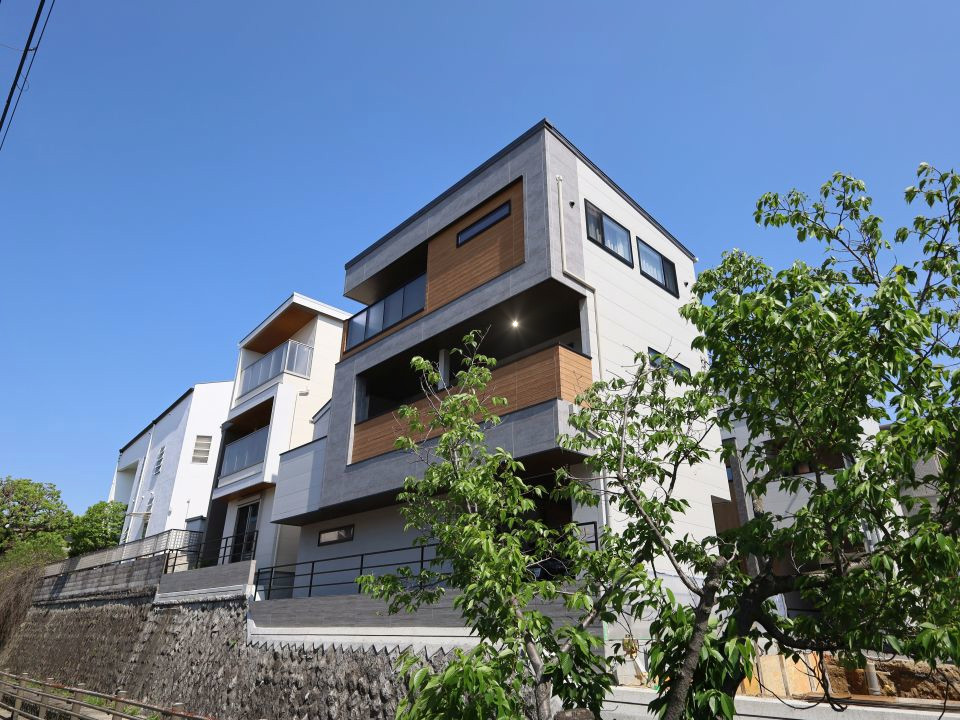 光と影が美しく調和する、6邸の家